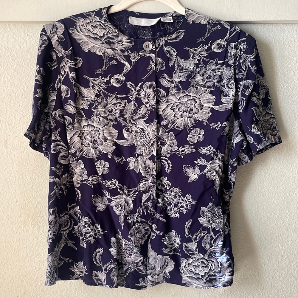 Vintage navy & white floral printed short sleeve button blouse by Evan Picone